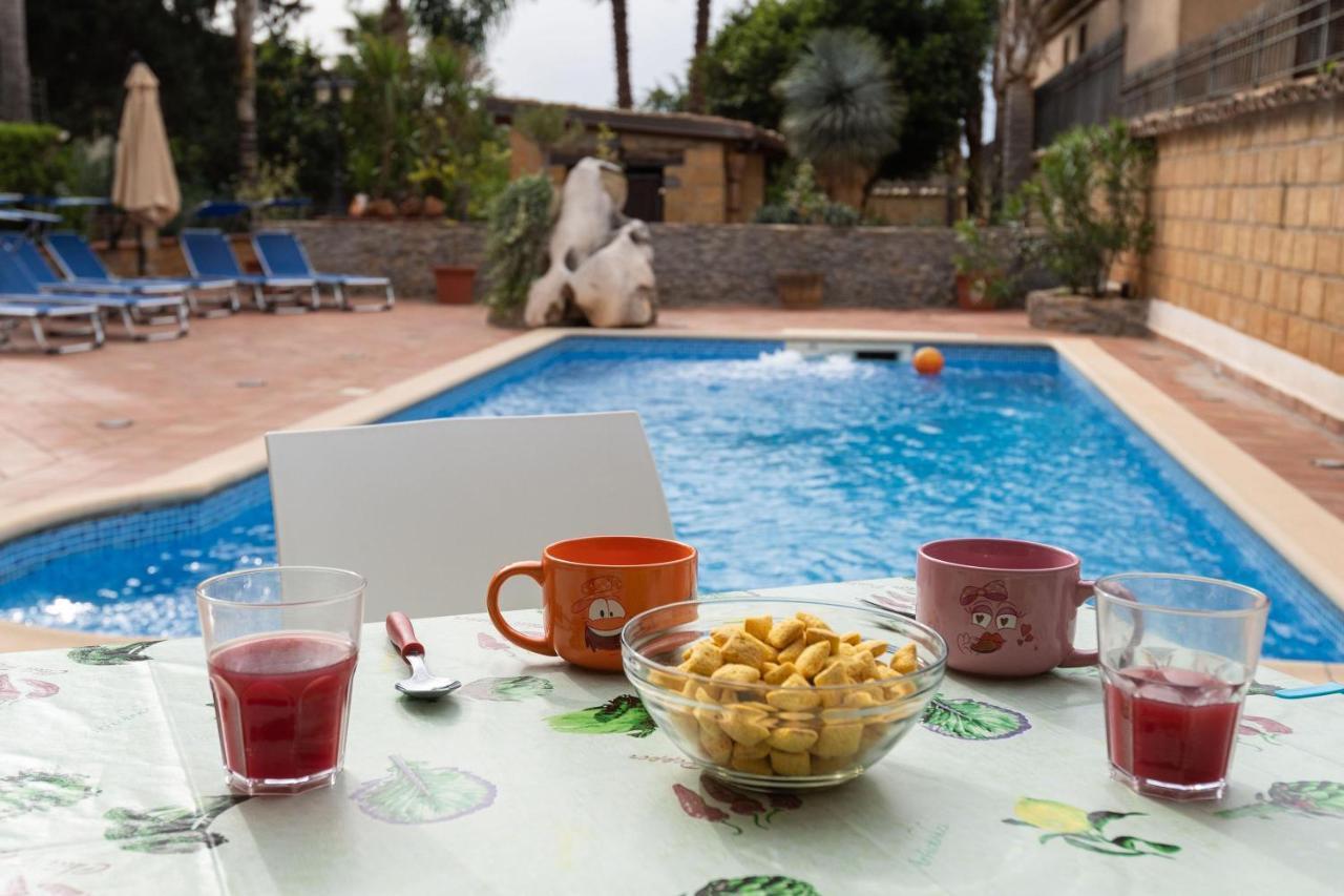 Alelida Villa Con Piscina Чинізі Екстер'єр фото