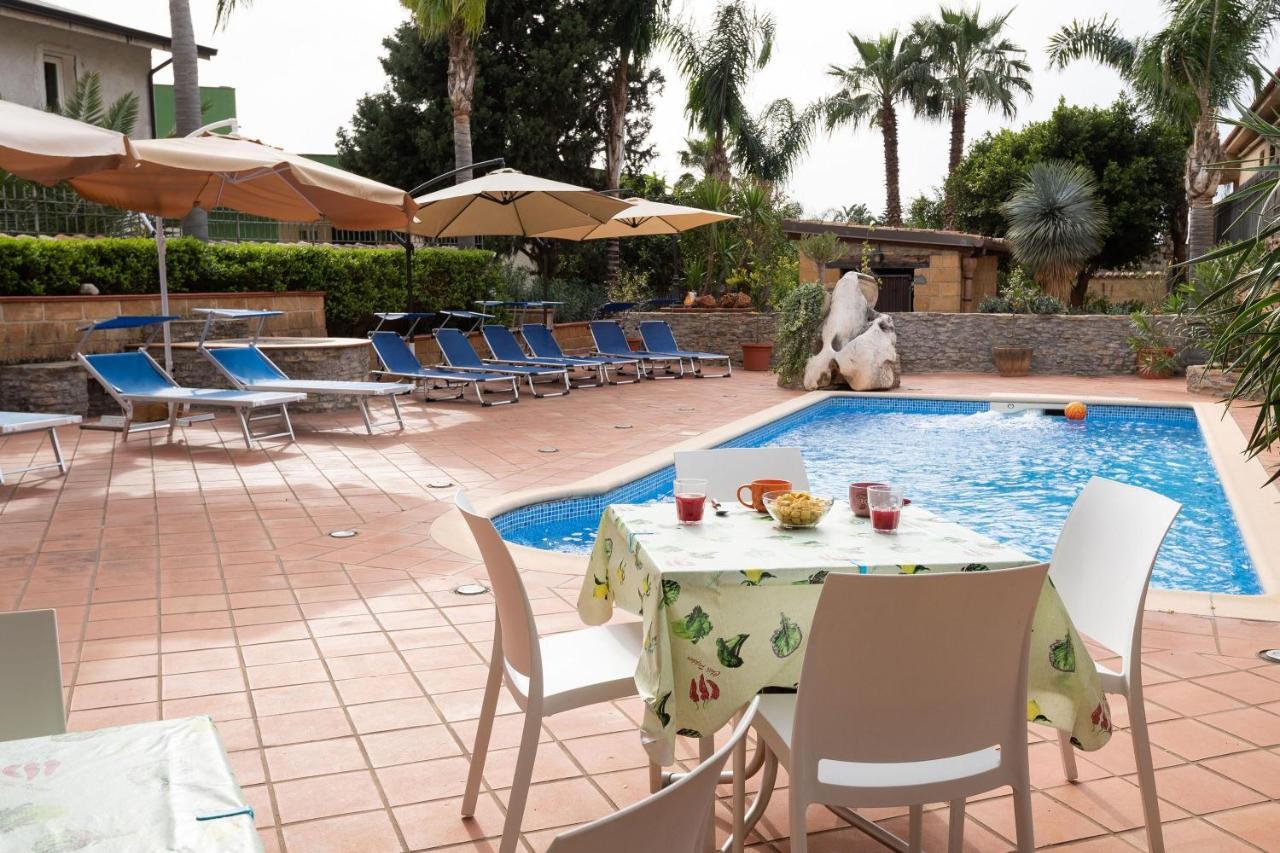Alelida Villa Con Piscina Чинізі Екстер'єр фото